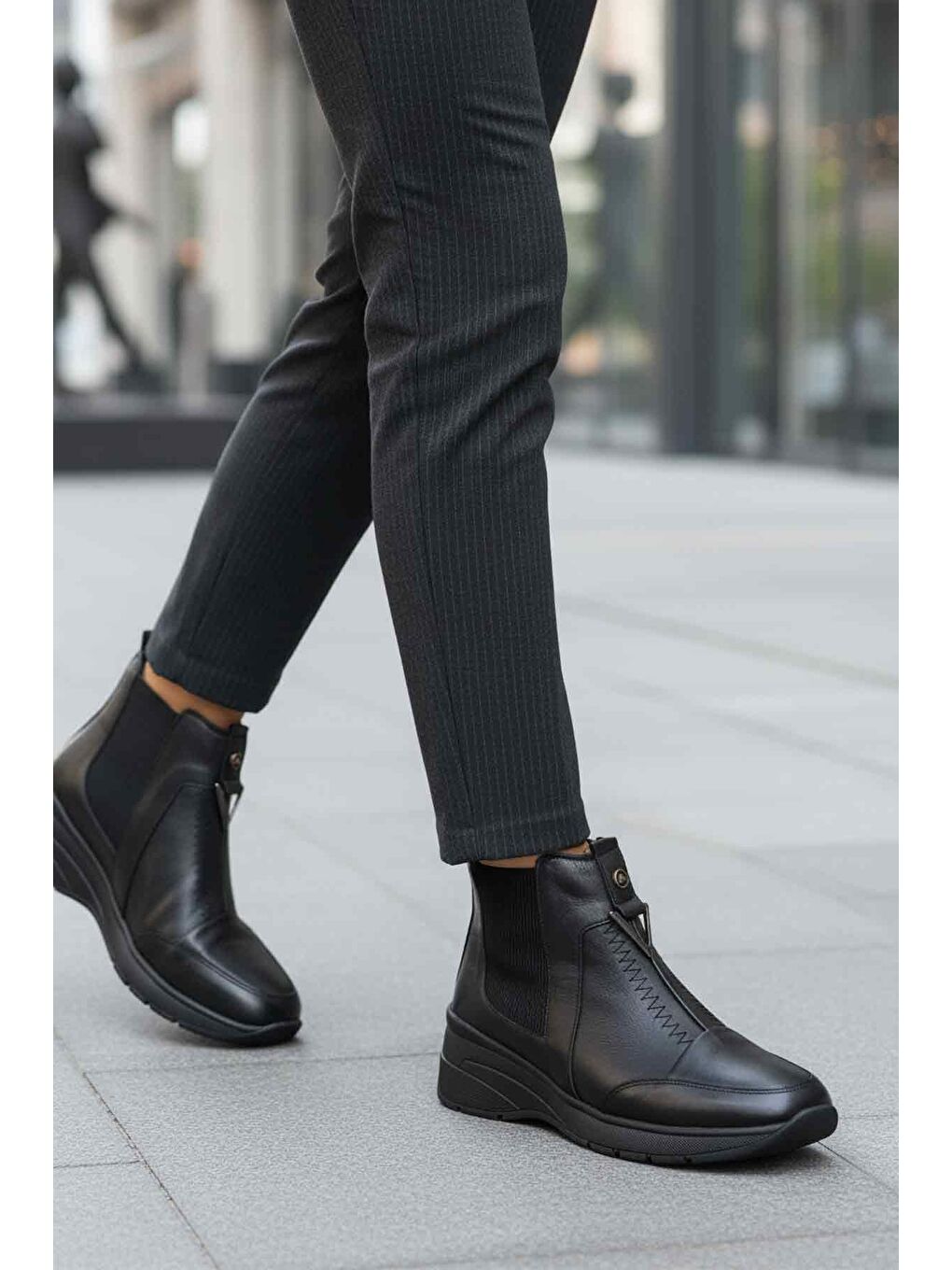 Siyah Hakiki Deri İçi Polarlı Darbe Emici Anatomik Kadın Bot 4153 Z-2