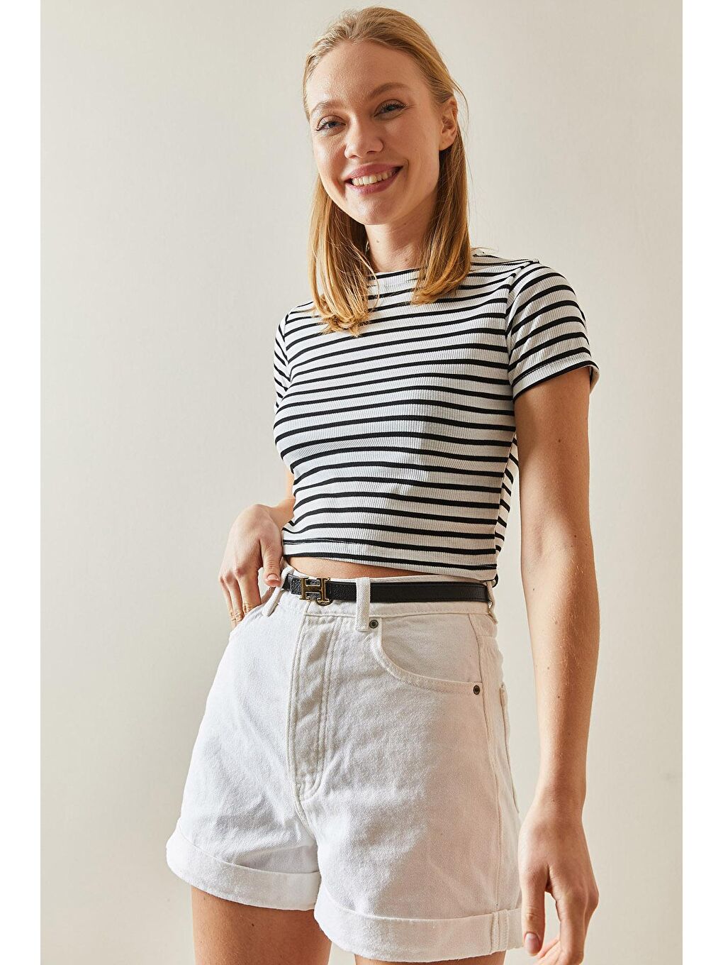 Beyaz Bisiklet  Yaka Çizgili Kaşkorse Crop Tişört 4KXK1-47904-01-3