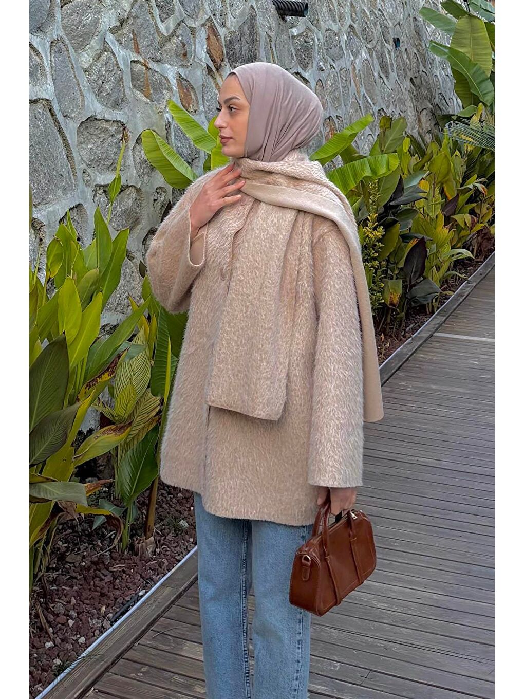 Pelüş Atkılı Mont Bej-1