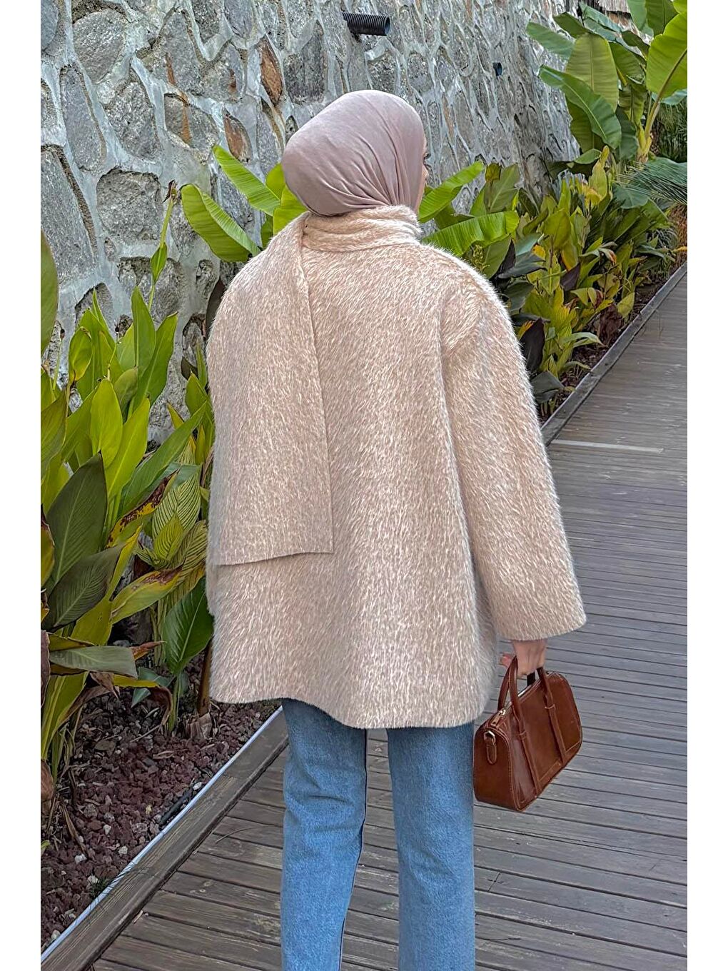 Pelüş Atkılı Mont Bej-3