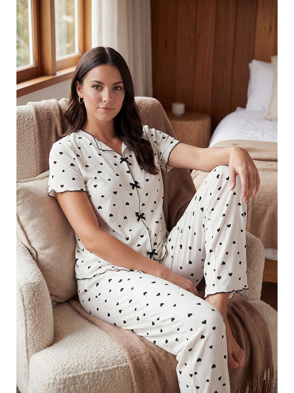 Beyaz Regular Fit Desenli V Yaka Kısa Kollu Pijama Takımı 65770836-1