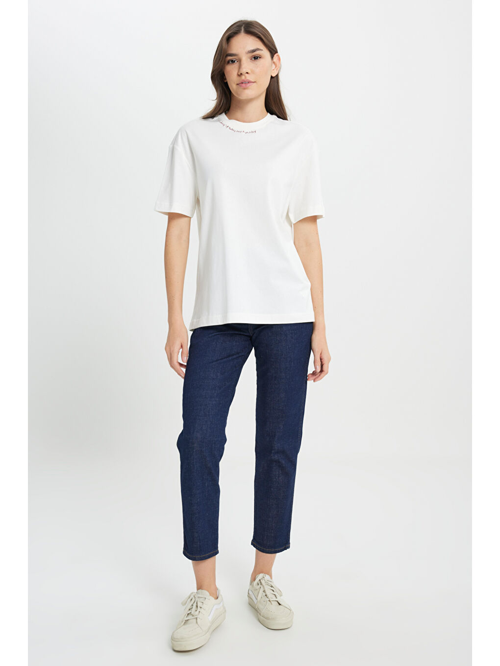 Loose Fit Rahat Kesim Bisiklet Yaka %100 Pamuk Beyaz Tişört-2