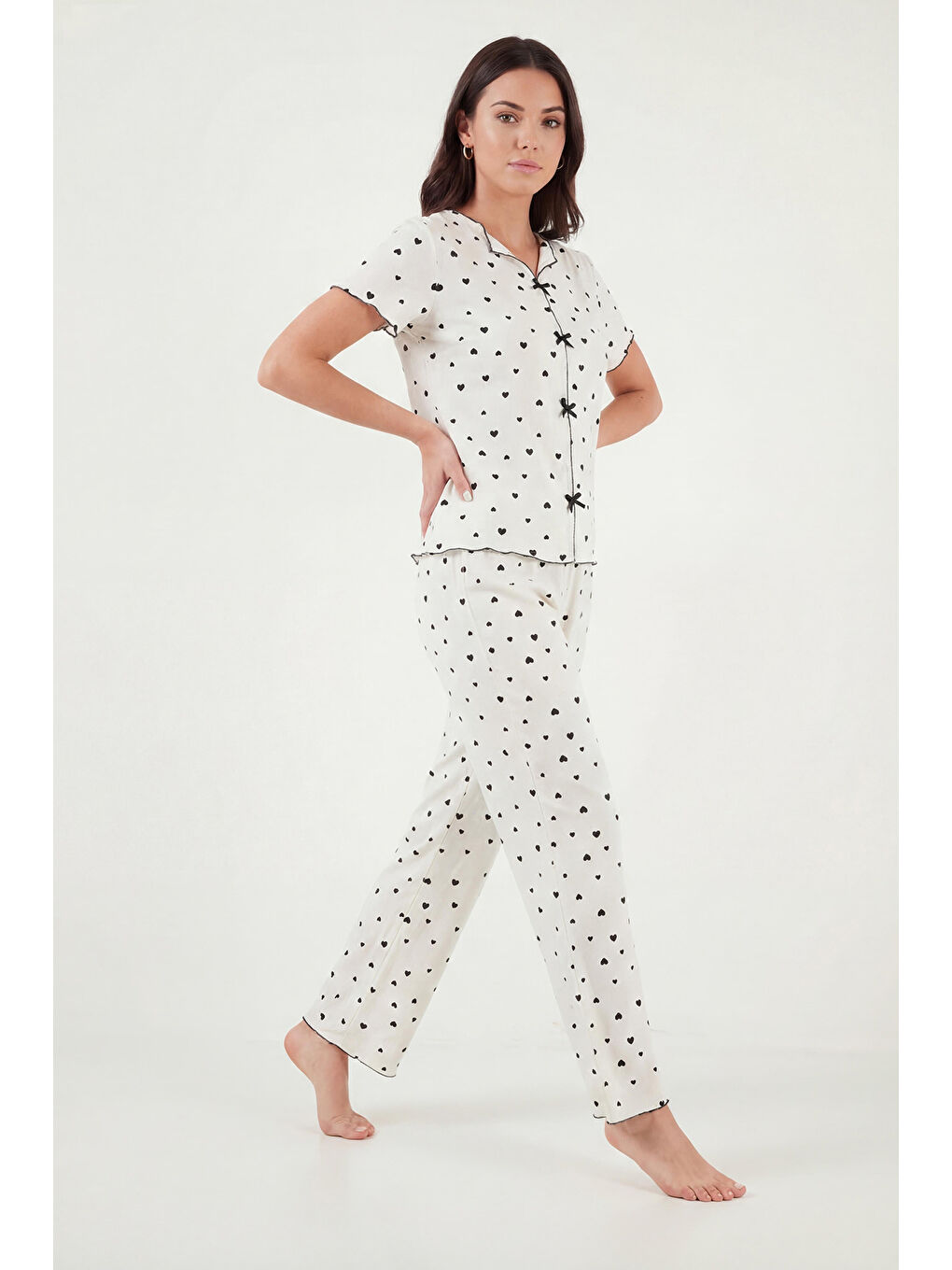 Beyaz Regular Fit Desenli V Yaka Kısa Kollu Pijama Takımı 65770836-2