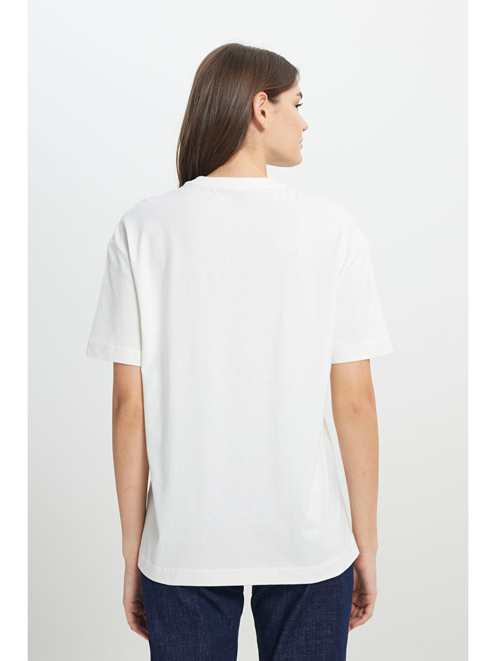 Loose Fit Rahat Kesim Bisiklet Yaka %100 Pamuk Beyaz Tişört-4