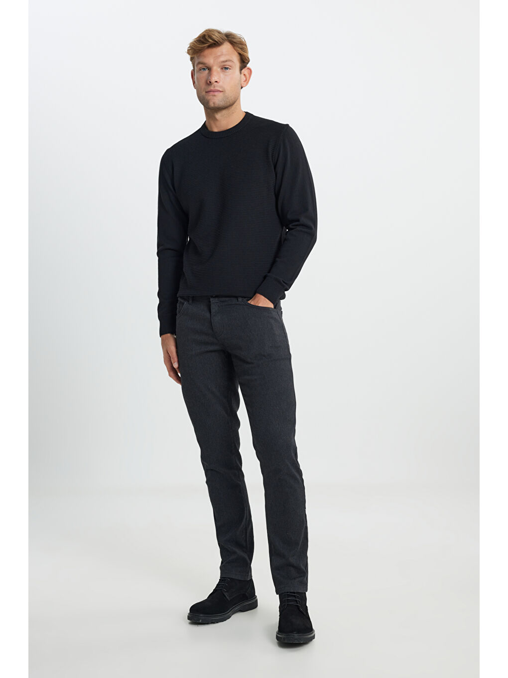 Erkek Siyah Pamuklu Standart Fit Normal Kesim Bisiklet Yaka Jakarlı Triko Kazak-1