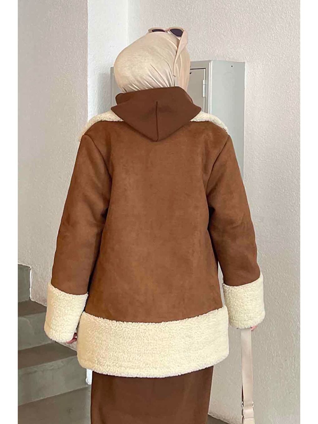 Önü Boydan Düğmeli Kürklü Mont Acı Kahverengi-3