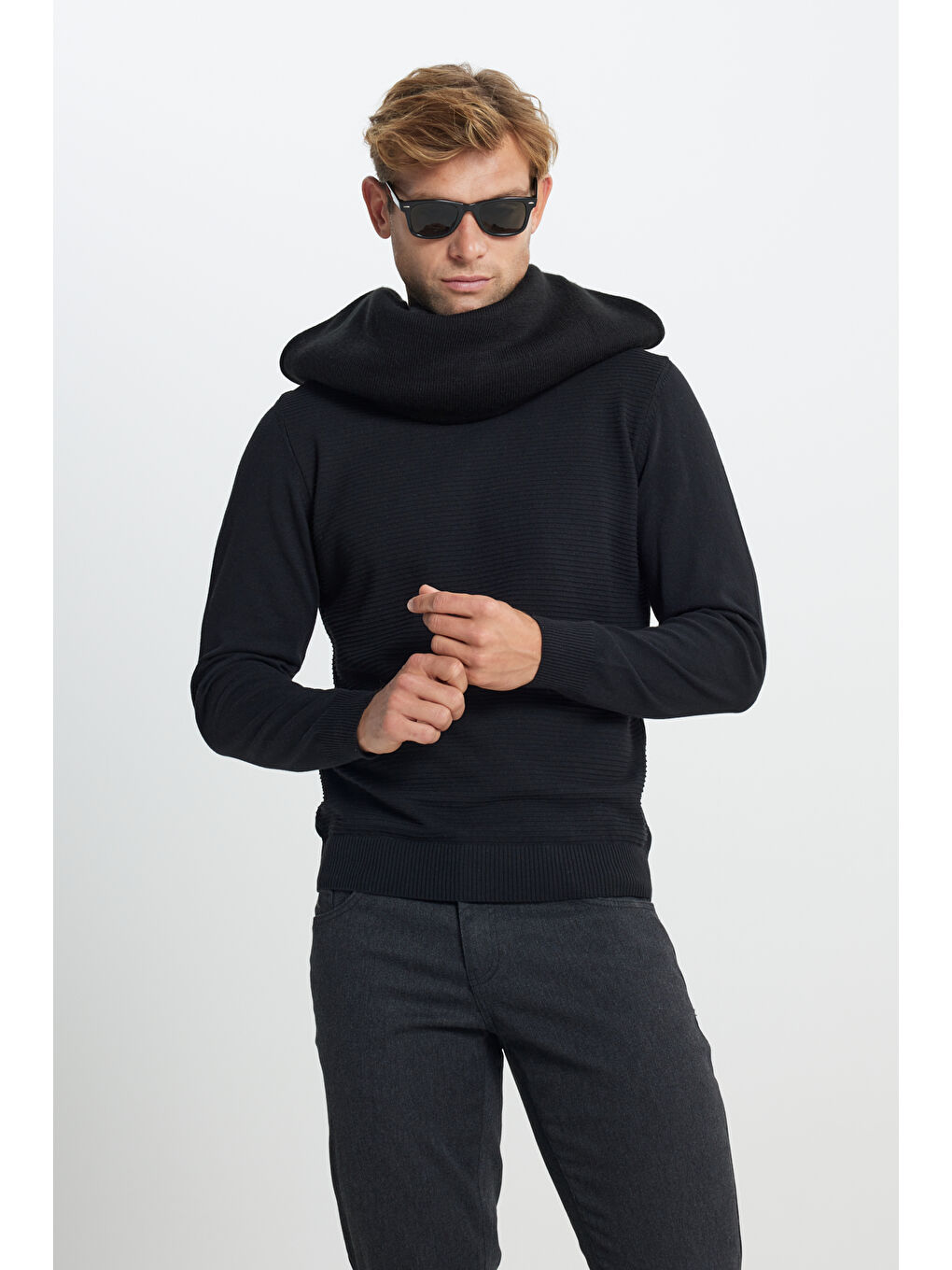 Erkek Siyah Pamuklu Standart Fit Normal Kesim Bisiklet Yaka Jakarlı Triko Kazak-3