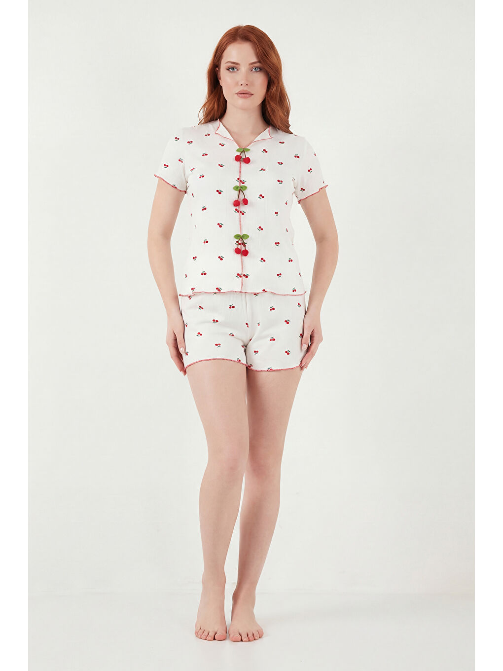 Beyaz Regular Fit Desenli V Yaka Şortlu Pijama Takımı 65770837-4