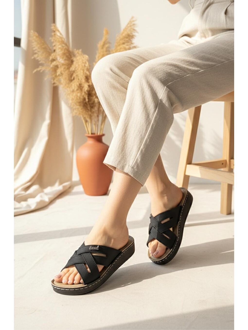Siyah Lema Trend Comfort Çapraz Bantlı Anatomik Tabanlı Kadın Terlik