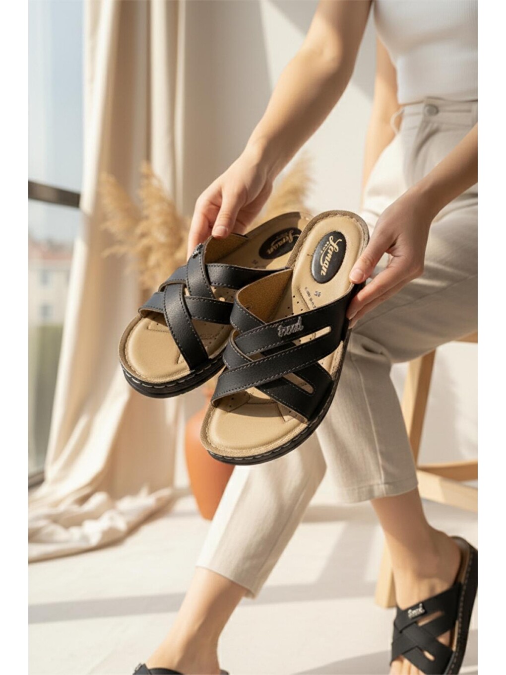 Siyah Lema Trend Comfort Çapraz Bantlı Anatomik Tabanlı Kadın Terlik-1
