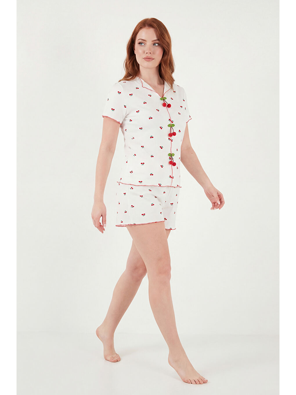 Beyaz Regular Fit Desenli V Yaka Şortlu Pijama Takımı 65770837-5