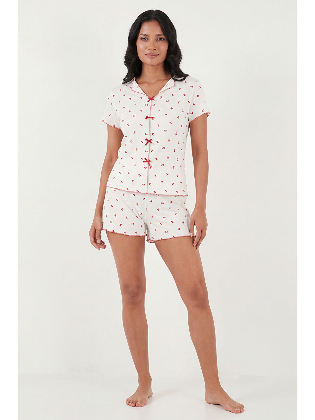 Beyaz Regular Fit Desenli V Yaka Şortlu Pijama Takımı 65770837-2