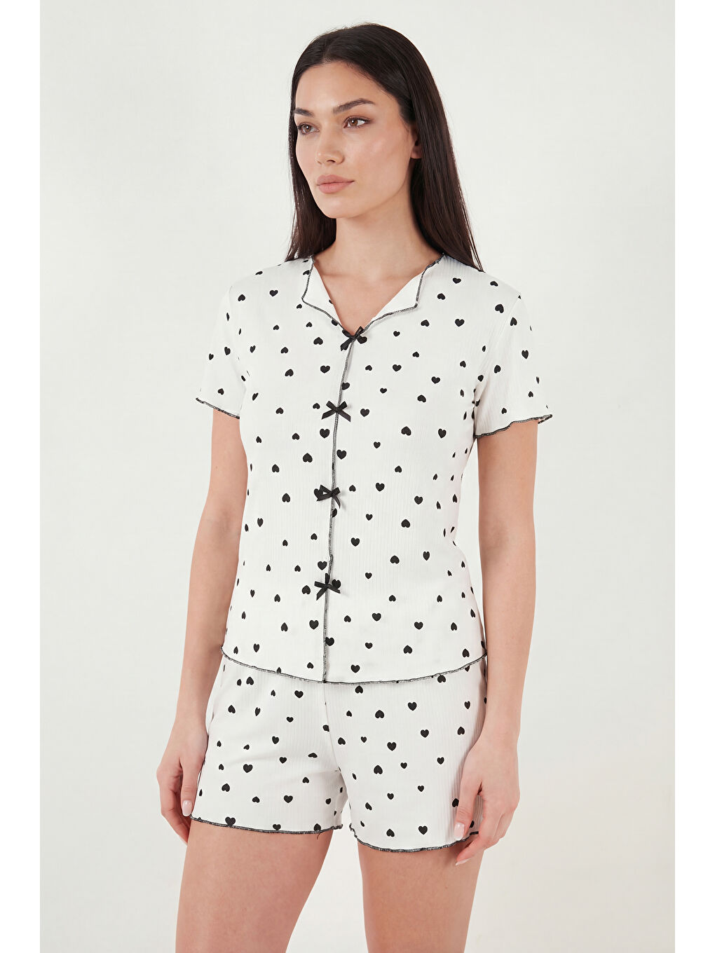 Siyah Regular Fit Desenli V Yaka Şortlu Pijama Takımı 65770837-3