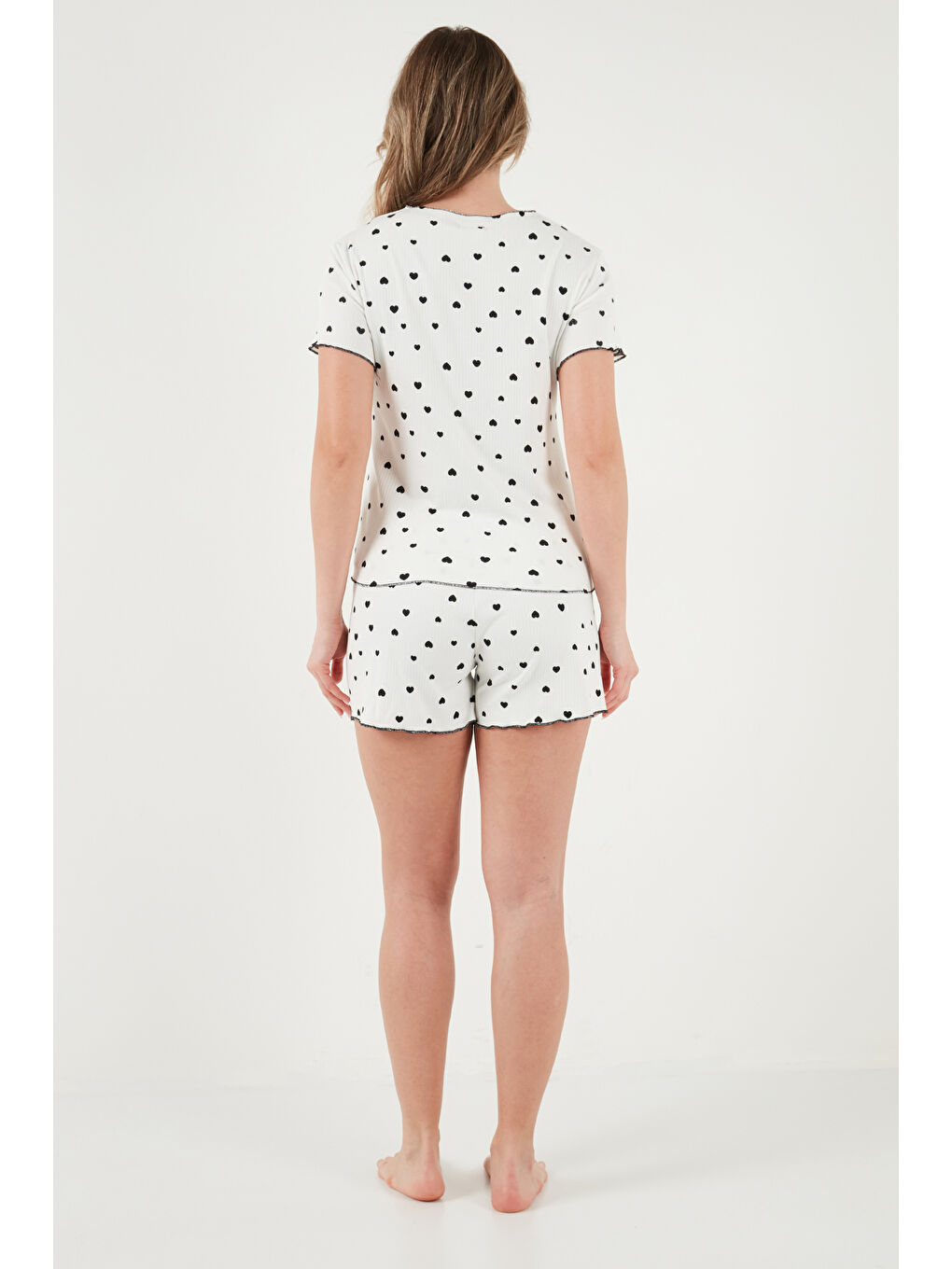 Siyah Regular Fit Desenli V Yaka Şortlu Pijama Takımı 65770837-6