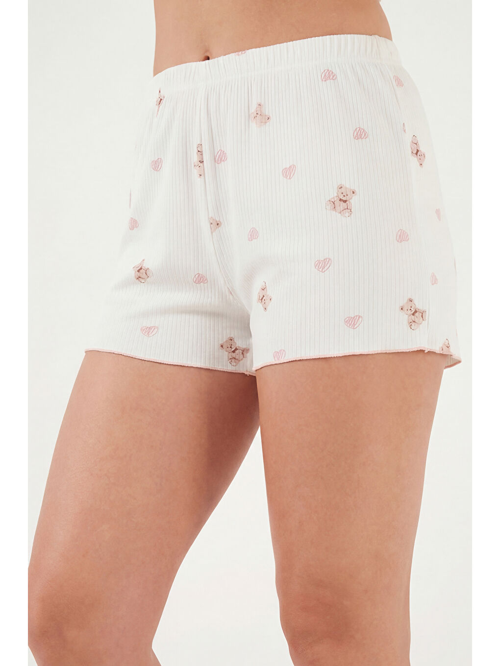 Beyaz Regular Fit Desenli V Yaka Şortlu Pijama Takımı 65770837-4