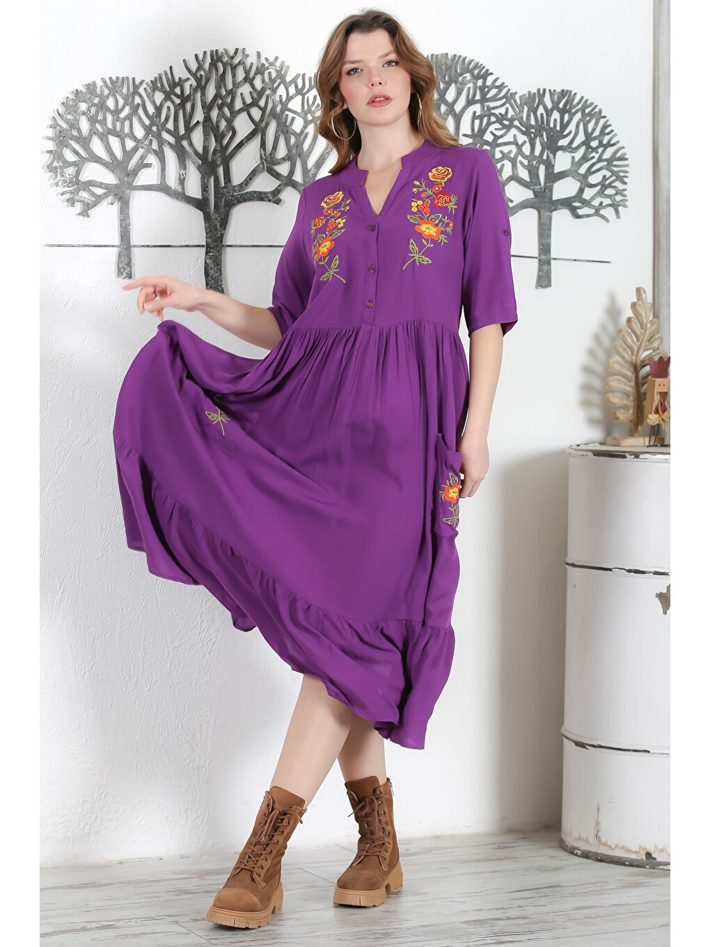 Mor Hakim Yaka Düğmeli 3/4 Kol Düğmeli Cepli Etek Ucu Fırfırlı Nakışlı Dokuma Elbise 134 54