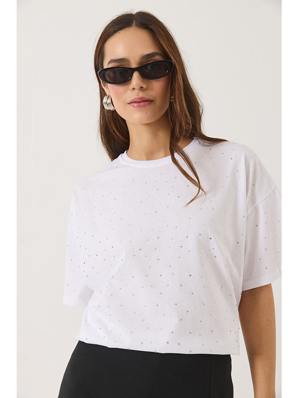 Beyaz Kadın Pul Detaylı Bisiklet Yaka Kısa Kollu T-Shirt-2