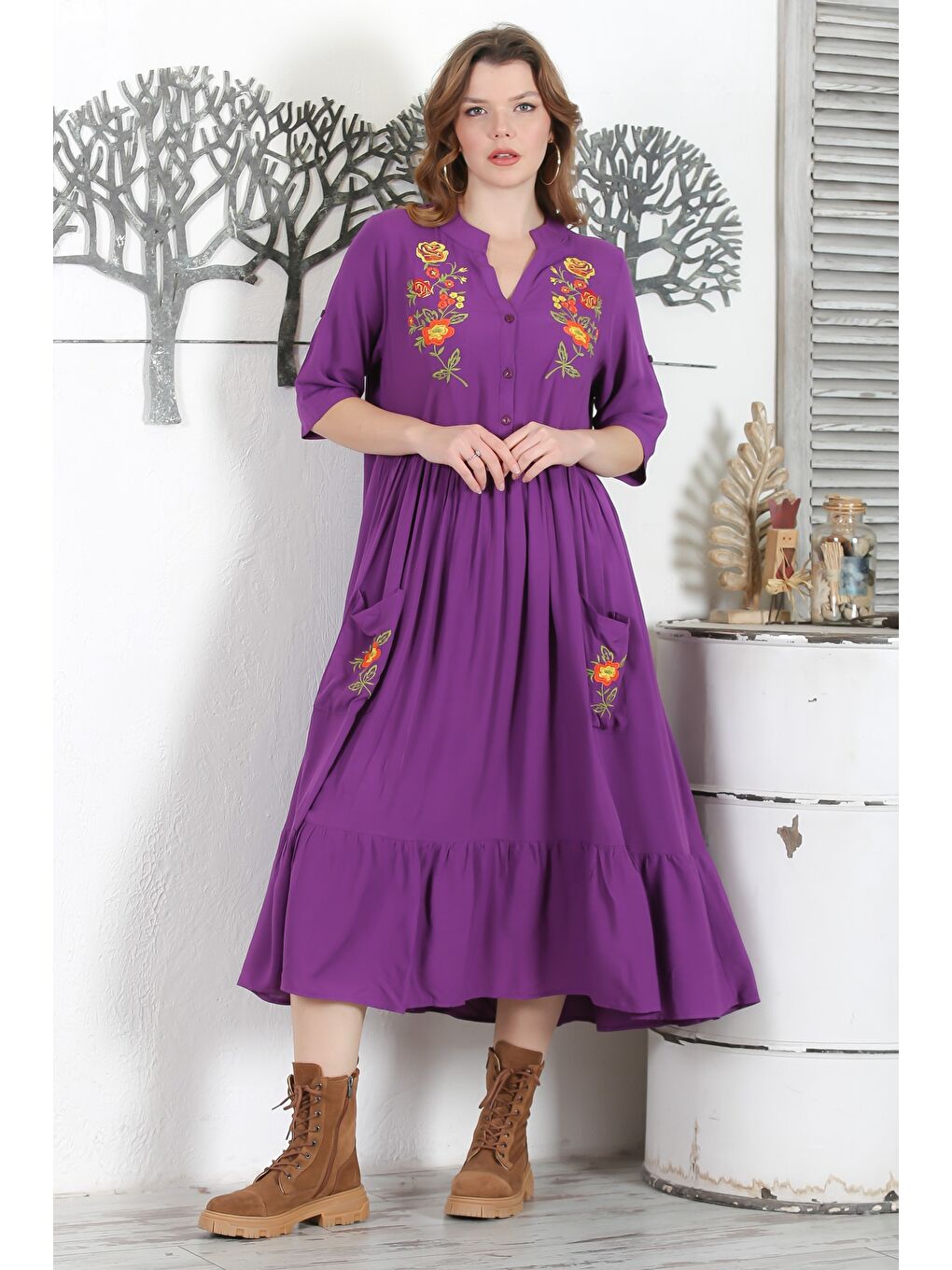Mor Hakim Yaka Düğmeli 3/4 Kol Düğmeli Cepli Etek Ucu Fırfırlı Nakışlı Dokuma Elbise 134 54-1