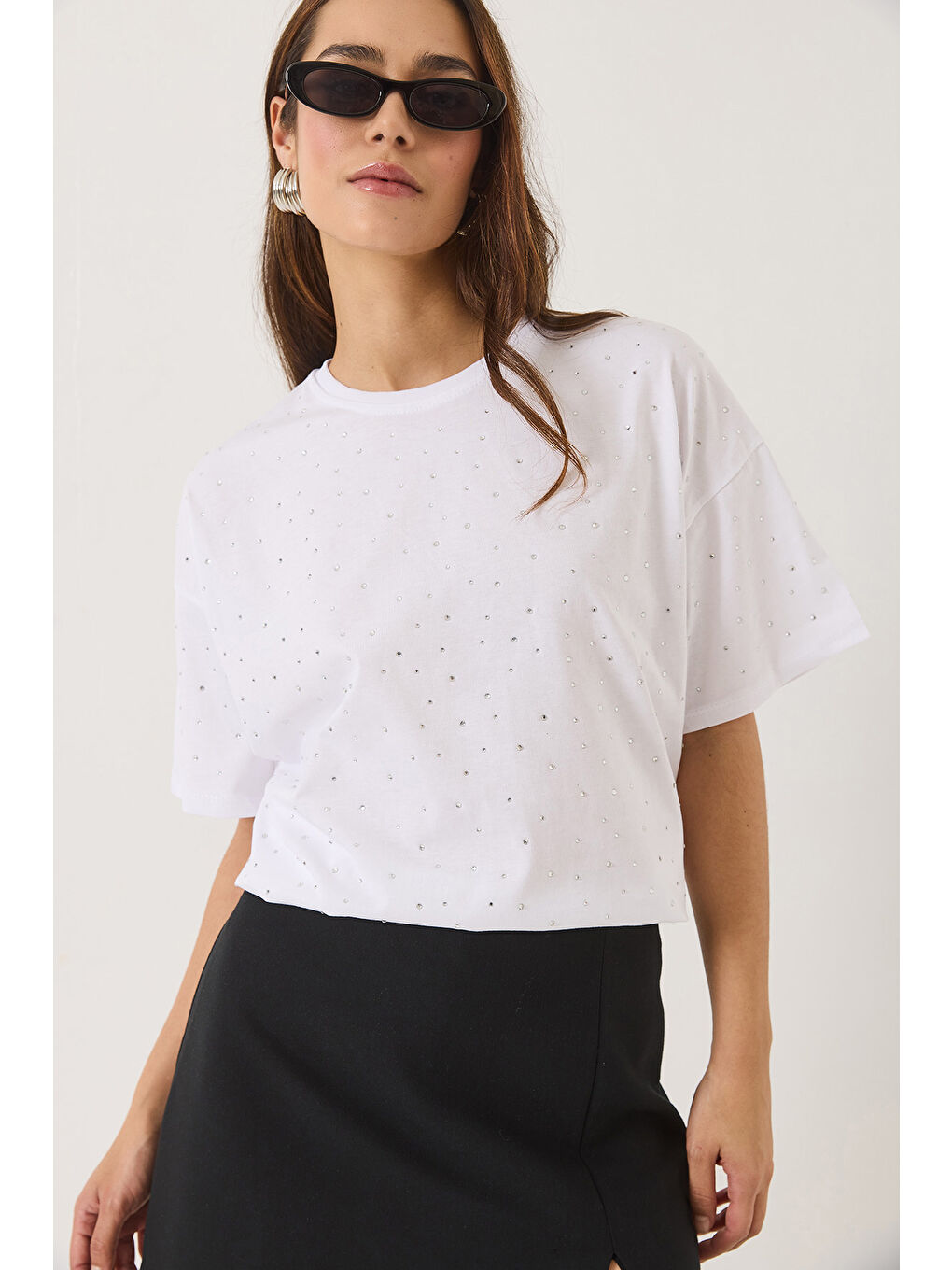 Beyaz Kadın Pul Detaylı Bisiklet Yaka Kısa Kollu T-Shirt-3