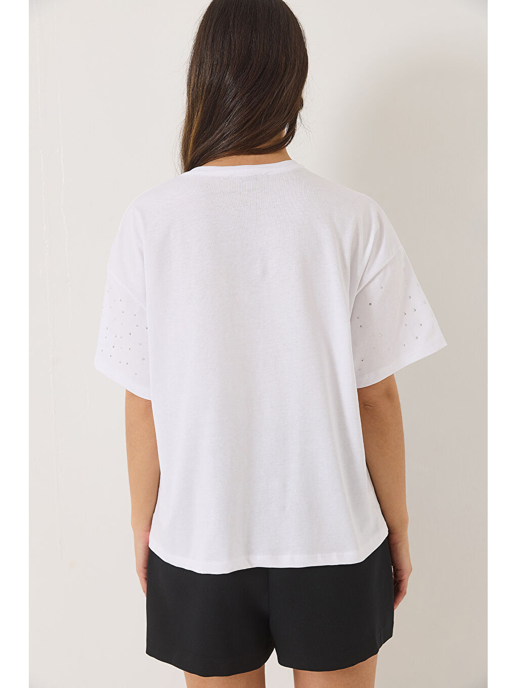 Beyaz Kadın Pul Detaylı Bisiklet Yaka Kısa Kollu T-Shirt-6