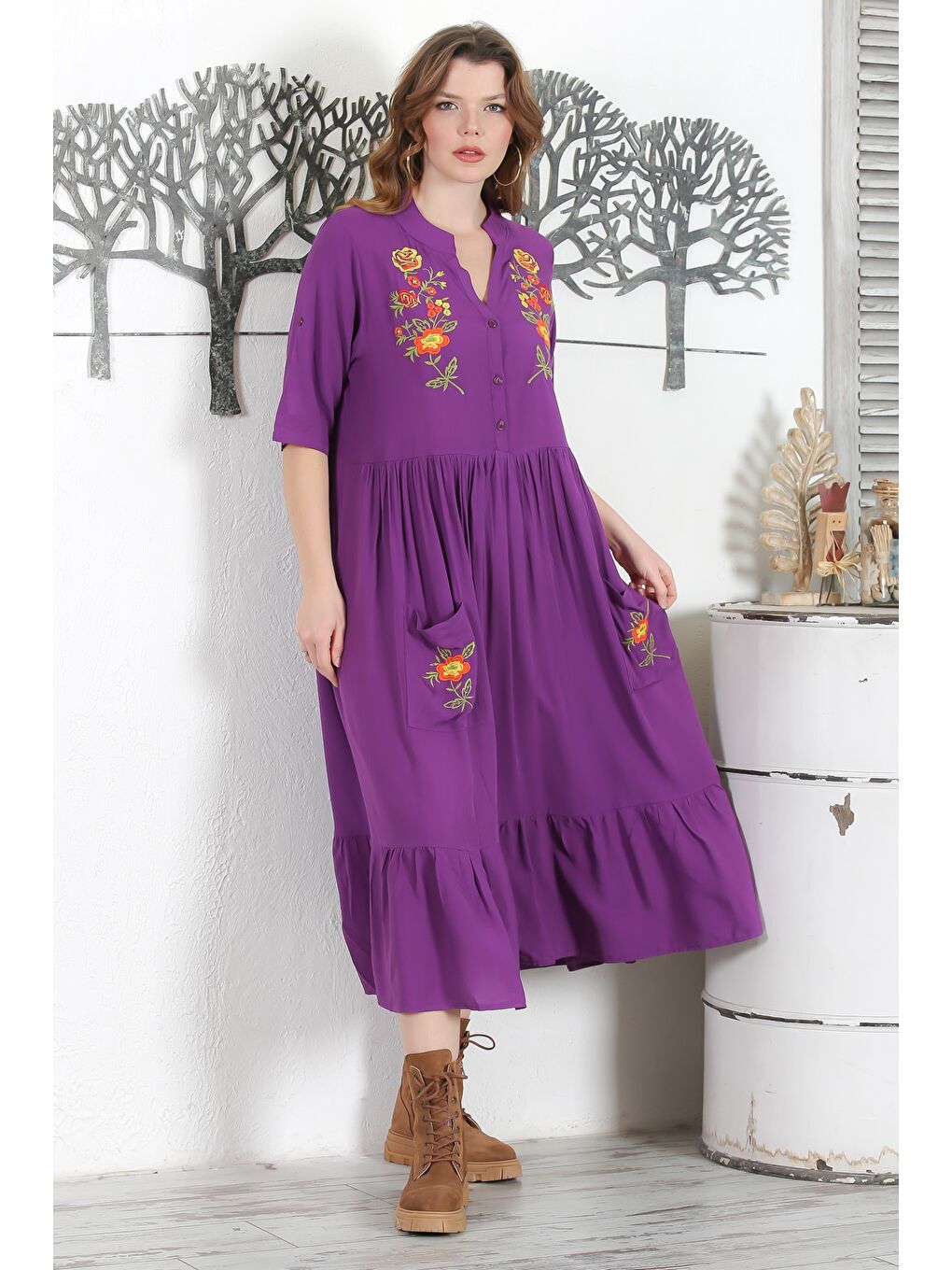 Mor Hakim Yaka Düğmeli 3/4 Kol Düğmeli Cepli Etek Ucu Fırfırlı Nakışlı Dokuma Elbise 134 54-4
