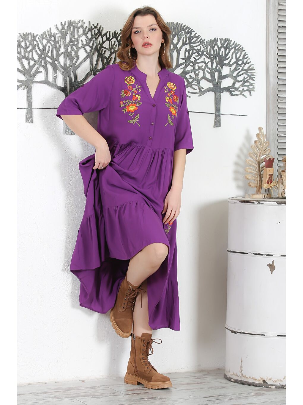 Mor Hakim Yaka Düğmeli 3/4 Kol Düğmeli Cepli Etek Ucu Fırfırlı Nakışlı Dokuma Elbise 134 54-5