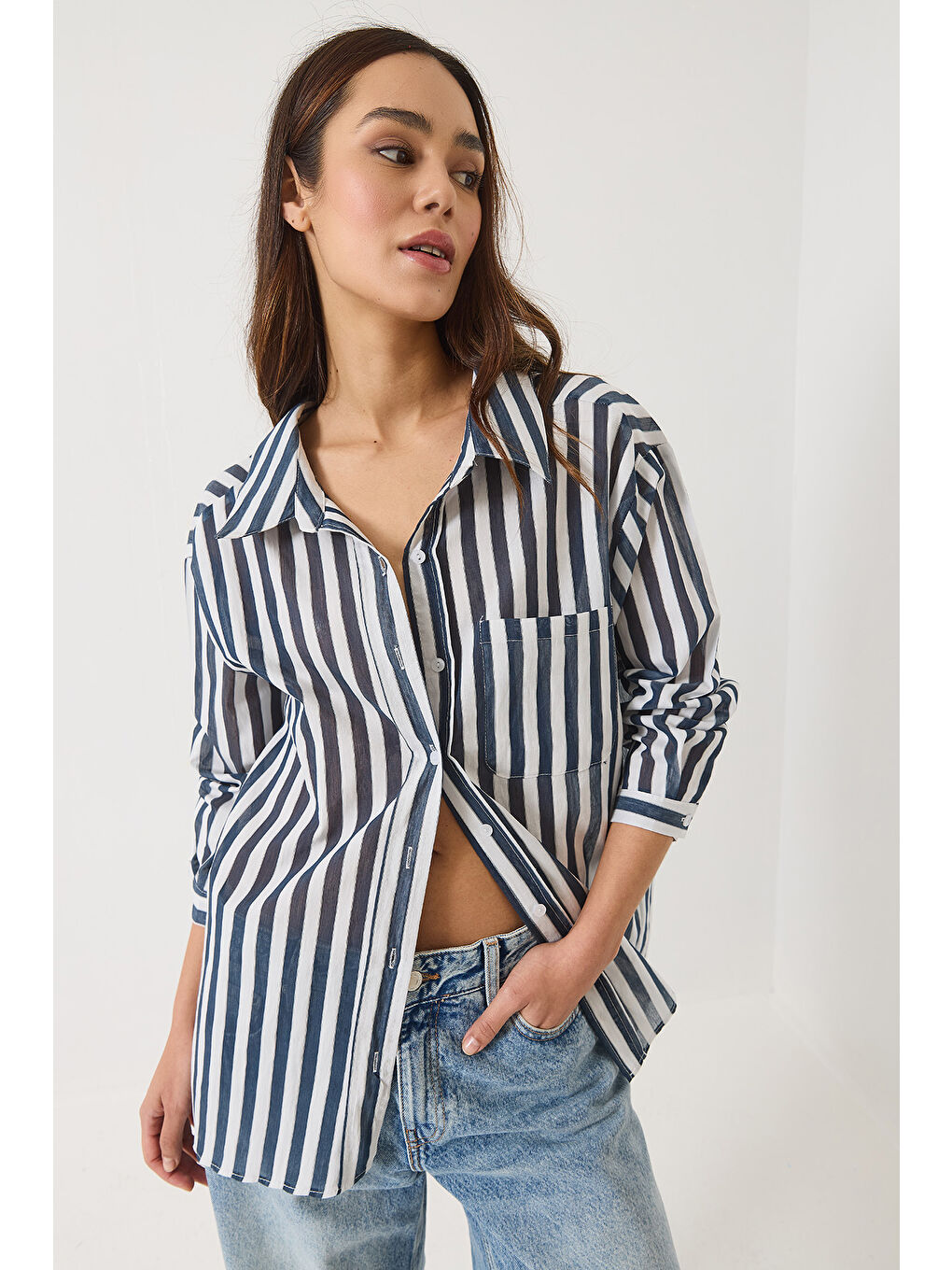 Lacivert Kadın Çizgili Tek Cep Detaylı Oversize Gömlek-2