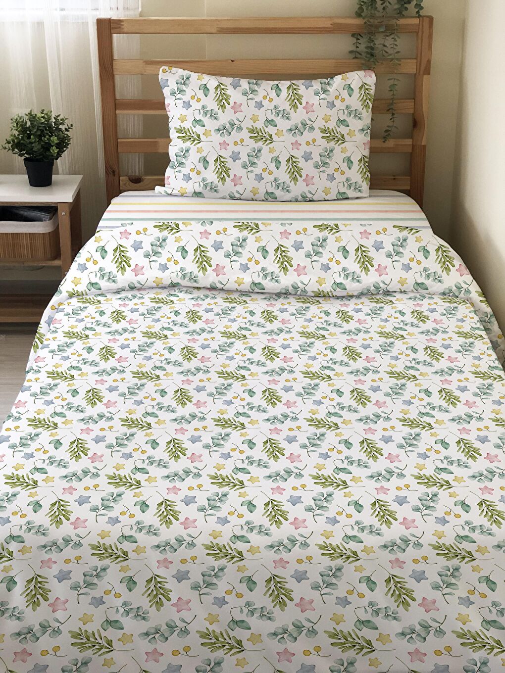 Karışık Çift Taraflı Yaprak Desenli Çarşafsız Takım Tek Kişilik Nevresim Takımı 160x220 Cm