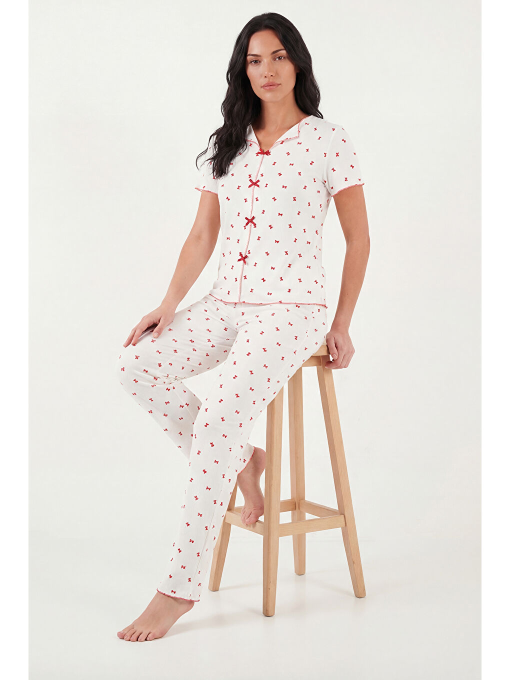 Beyaz Regular Fit Desenli V Yaka Kısa Kollu Pijama Takımı 65770836-2