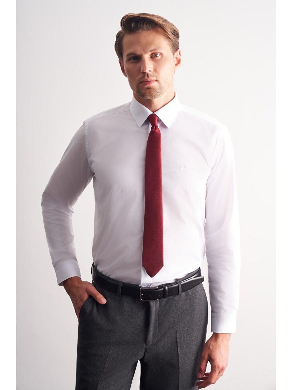 Beyaz Uzun Kol Sert Yaka Düz Pamuklu Slim Fit Gömlek 1004260057-1