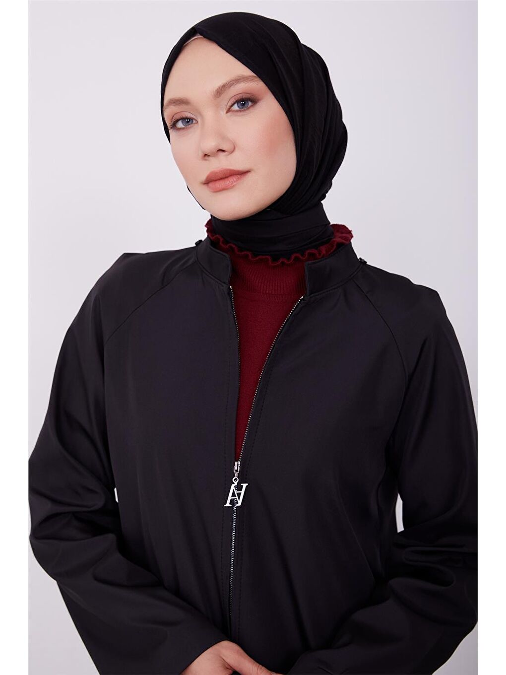 Siyah Kapüşonlu Kap 23K7128-1