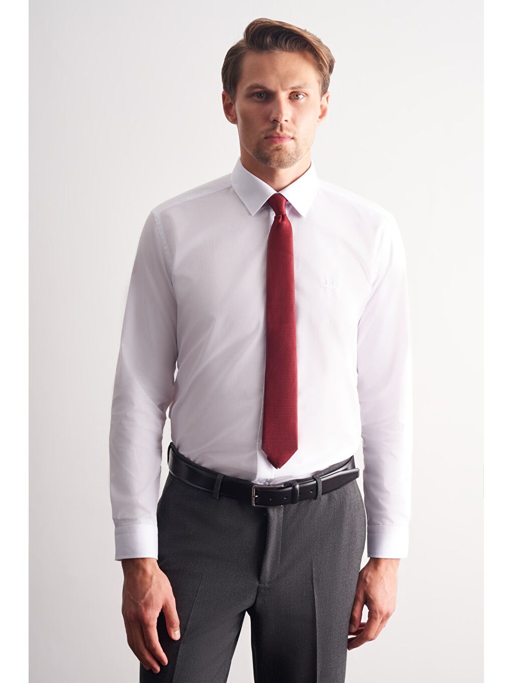 Beyaz Uzun Kol Sert Yaka Düz Pamuklu Slim Fit Gömlek 1004260057-2
