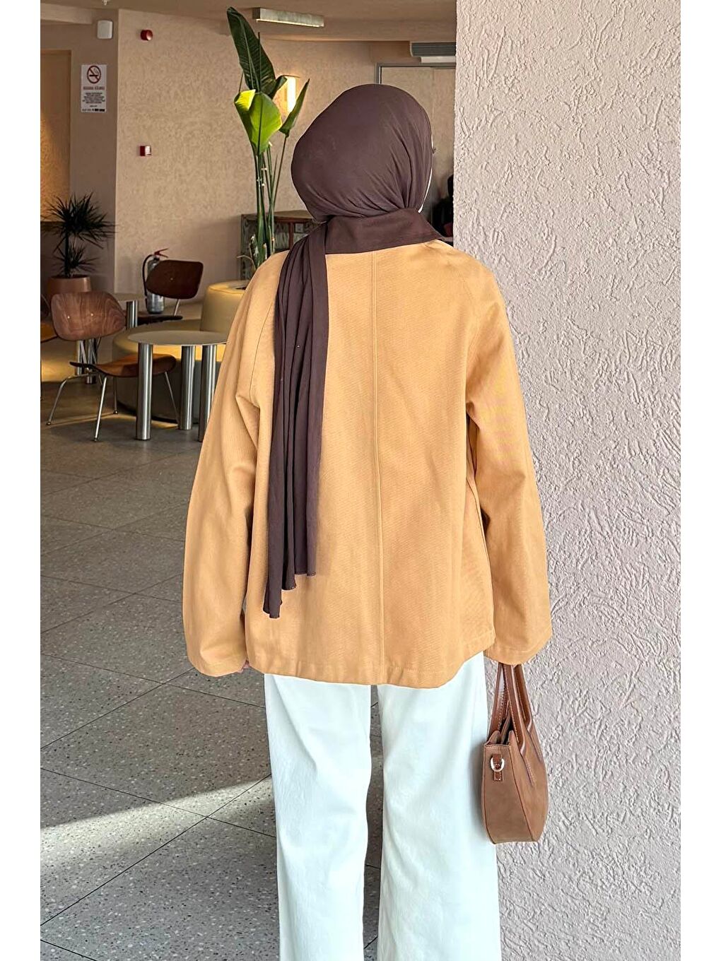 Kahverengi Yaka Detaylı Düğmeli Gabardin Ceket Taba-3