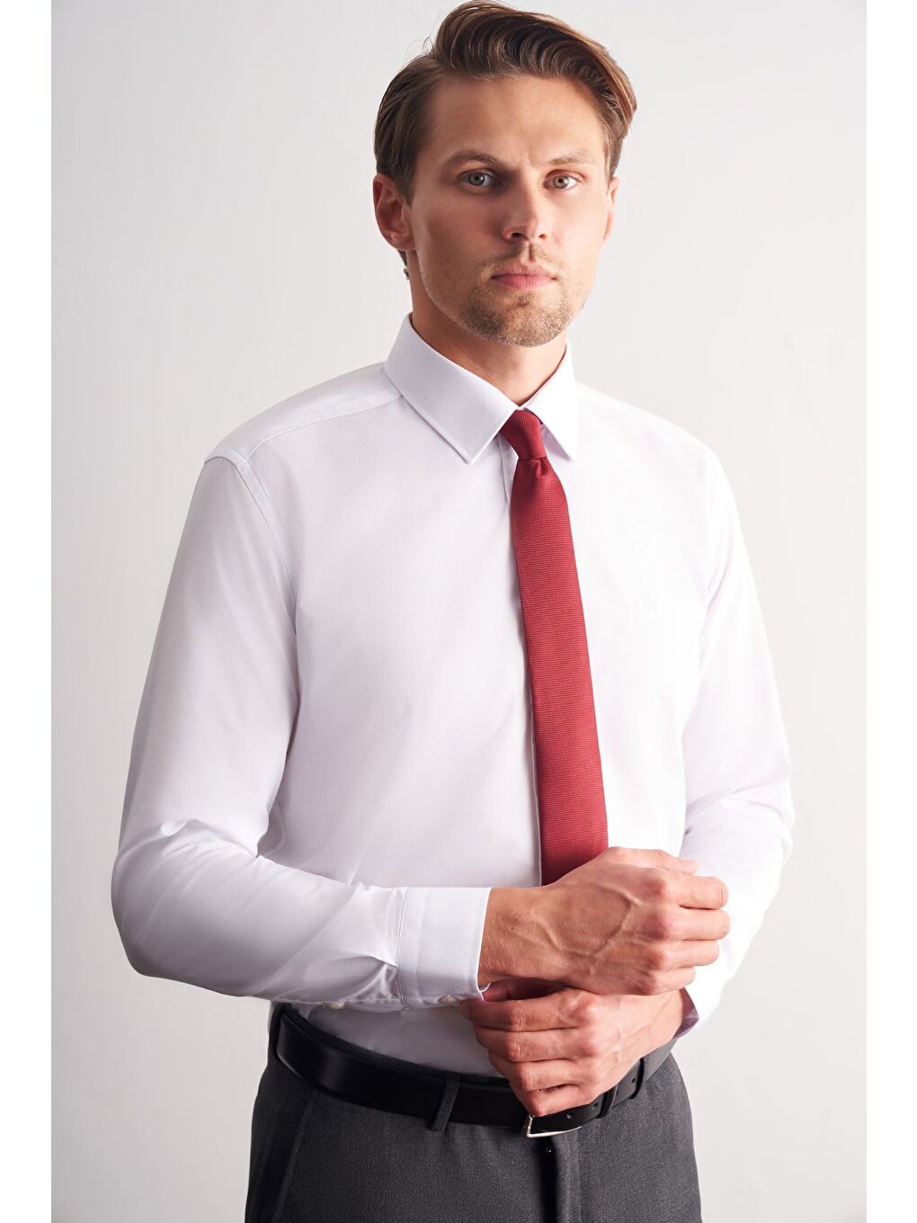 Beyaz Uzun Kol Sert Yaka Düz Pamuklu Slim Fit Gömlek 1004260057-3