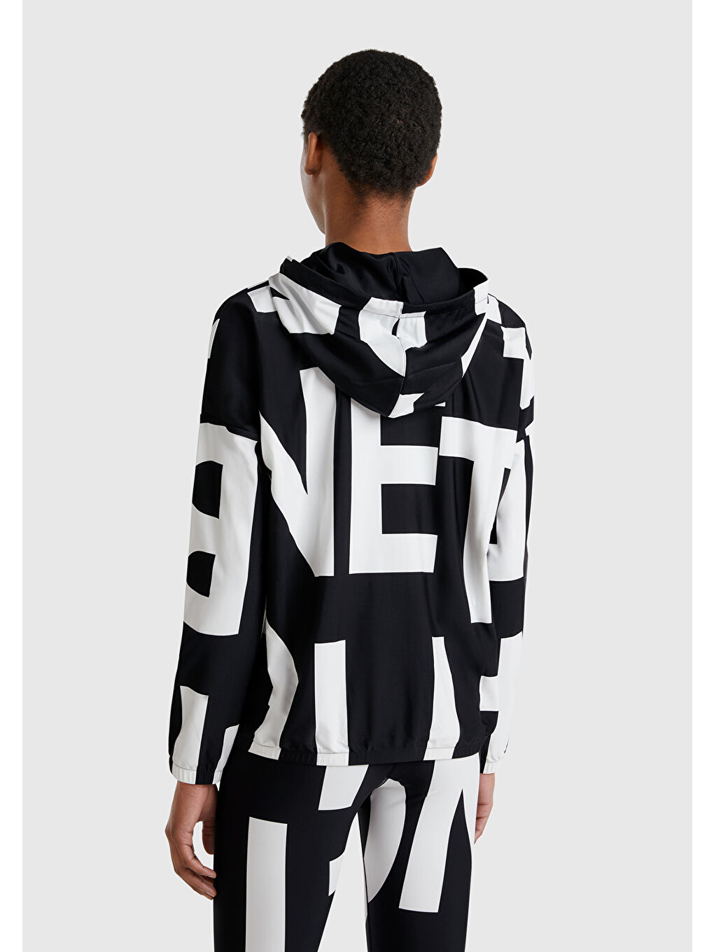 Kadın Siyah Yazı Desenli Önü Fermuarlı İp Detaylı Kapüşonlu Sweatshirt-2