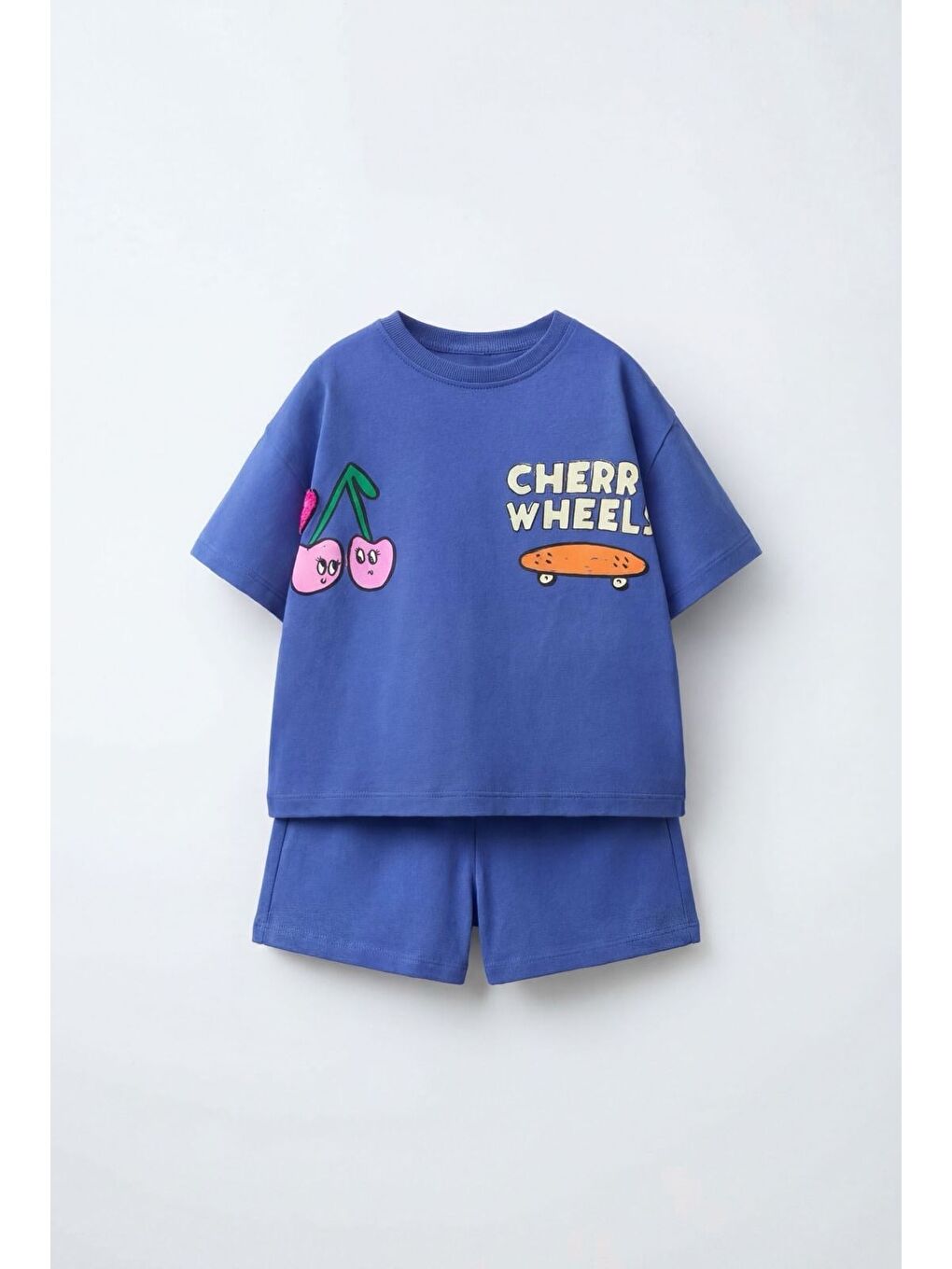 Mavi Kız Çocuk Pamuklu Kiraz Ve Kaykay Baskılı T-Shirt Şort Takım