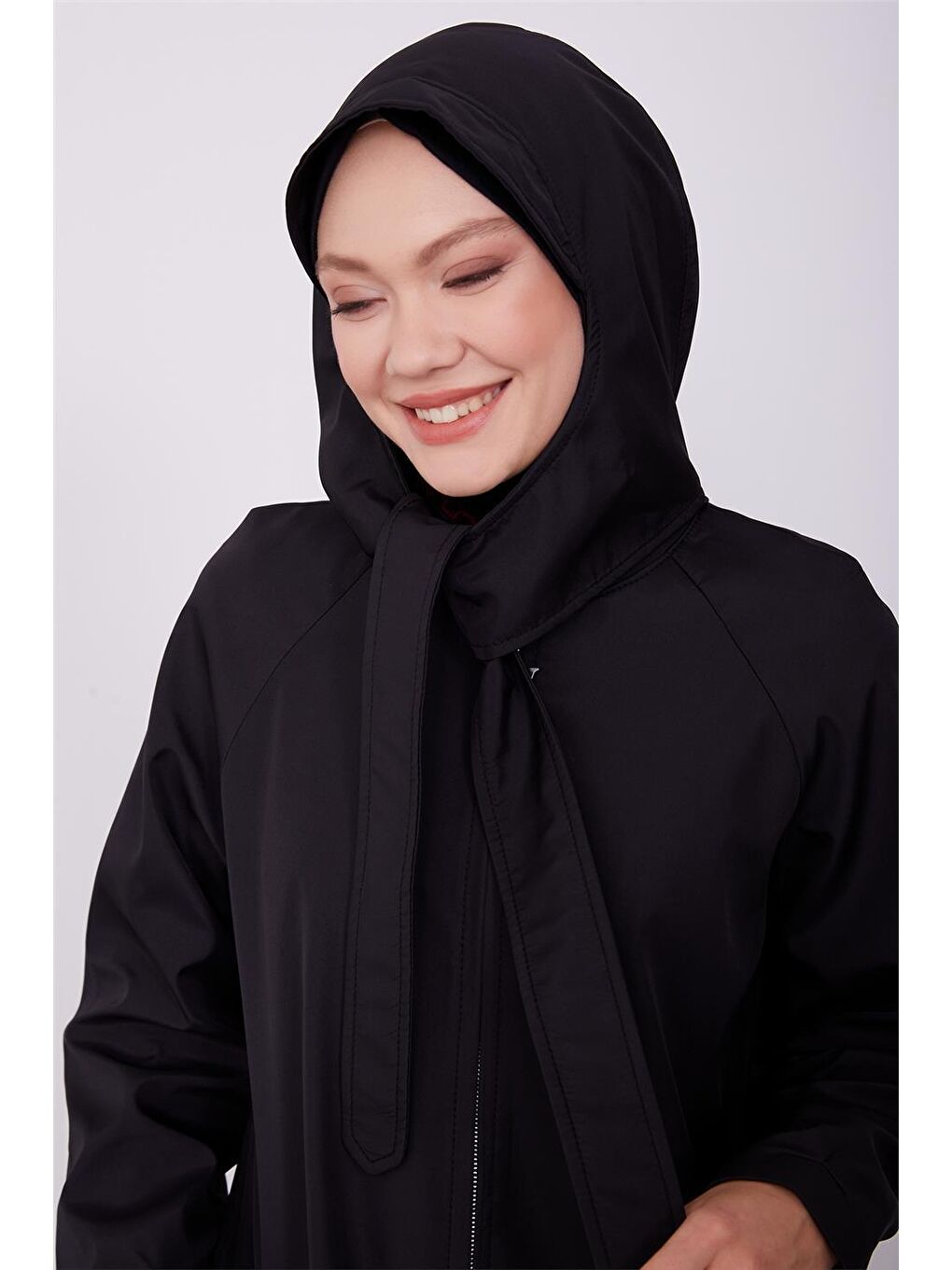 Siyah Kapüşonlu Kap 23K7128-3