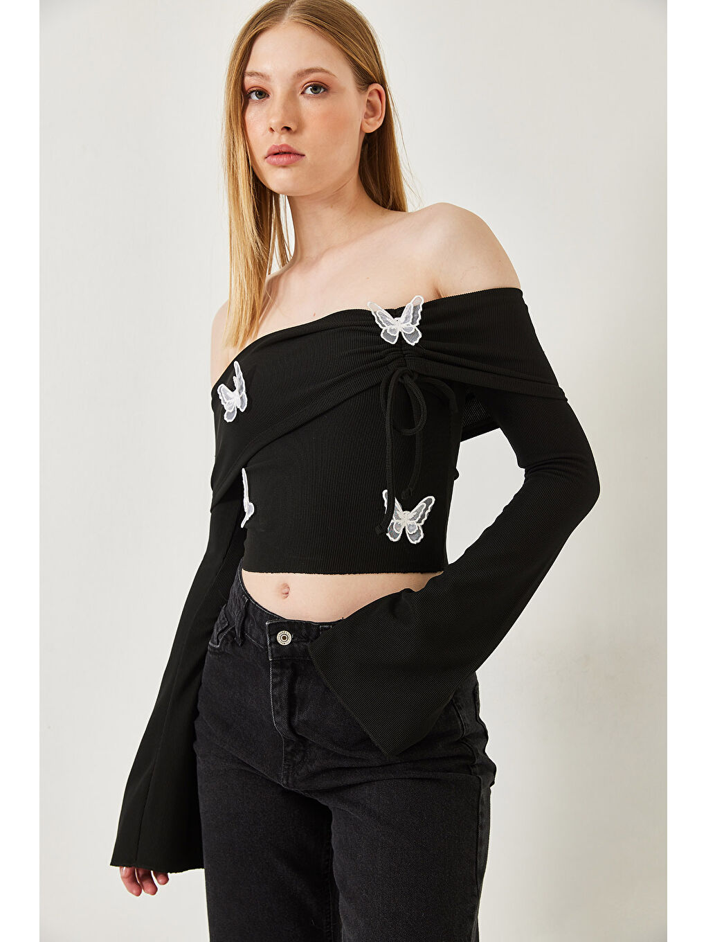 Siyah Kadın Madonna Yaka Kelebek Detaylı Bluz-1