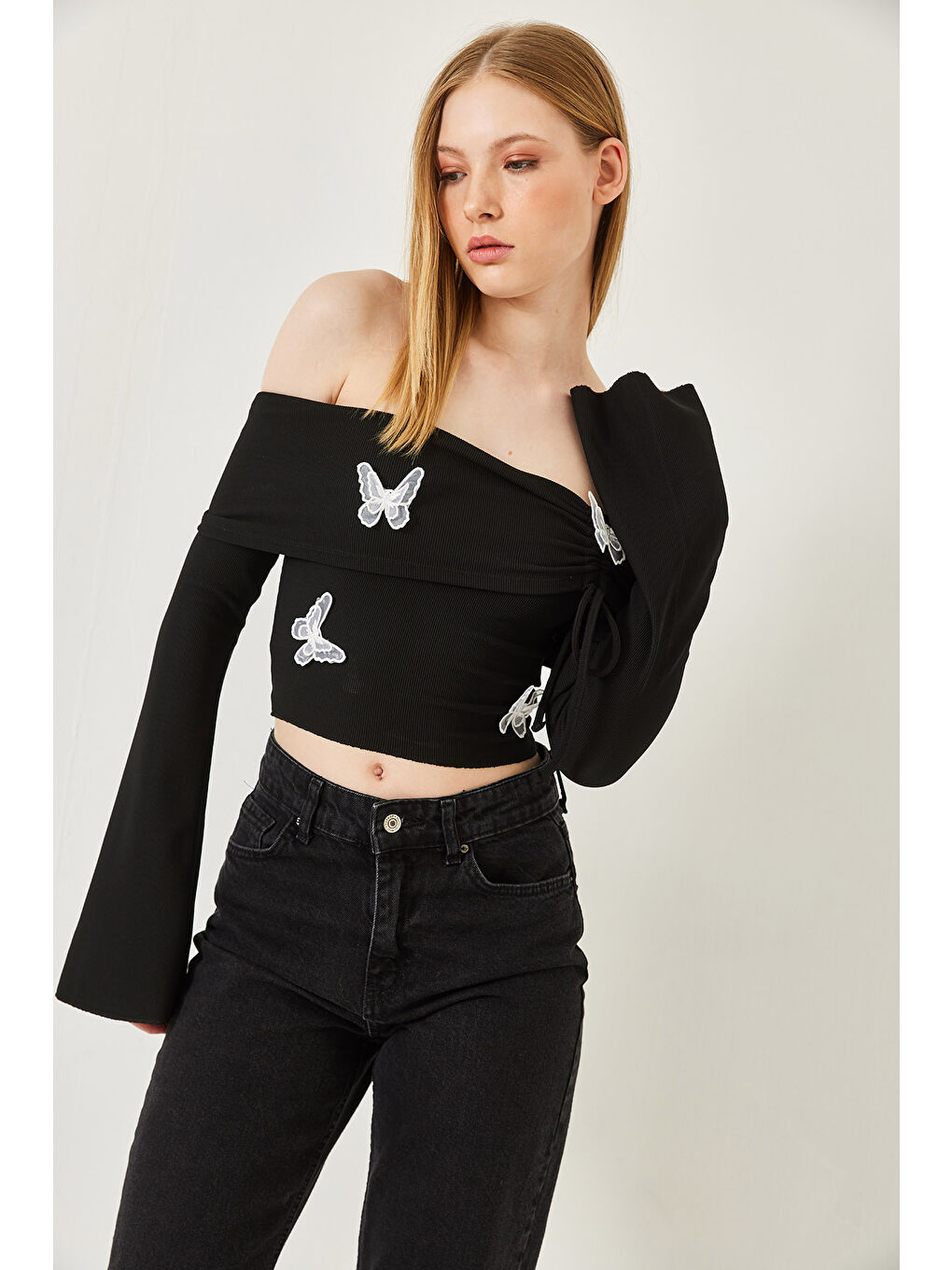 Siyah Kadın Madonna Yaka Kelebek Detaylı Bluz-2