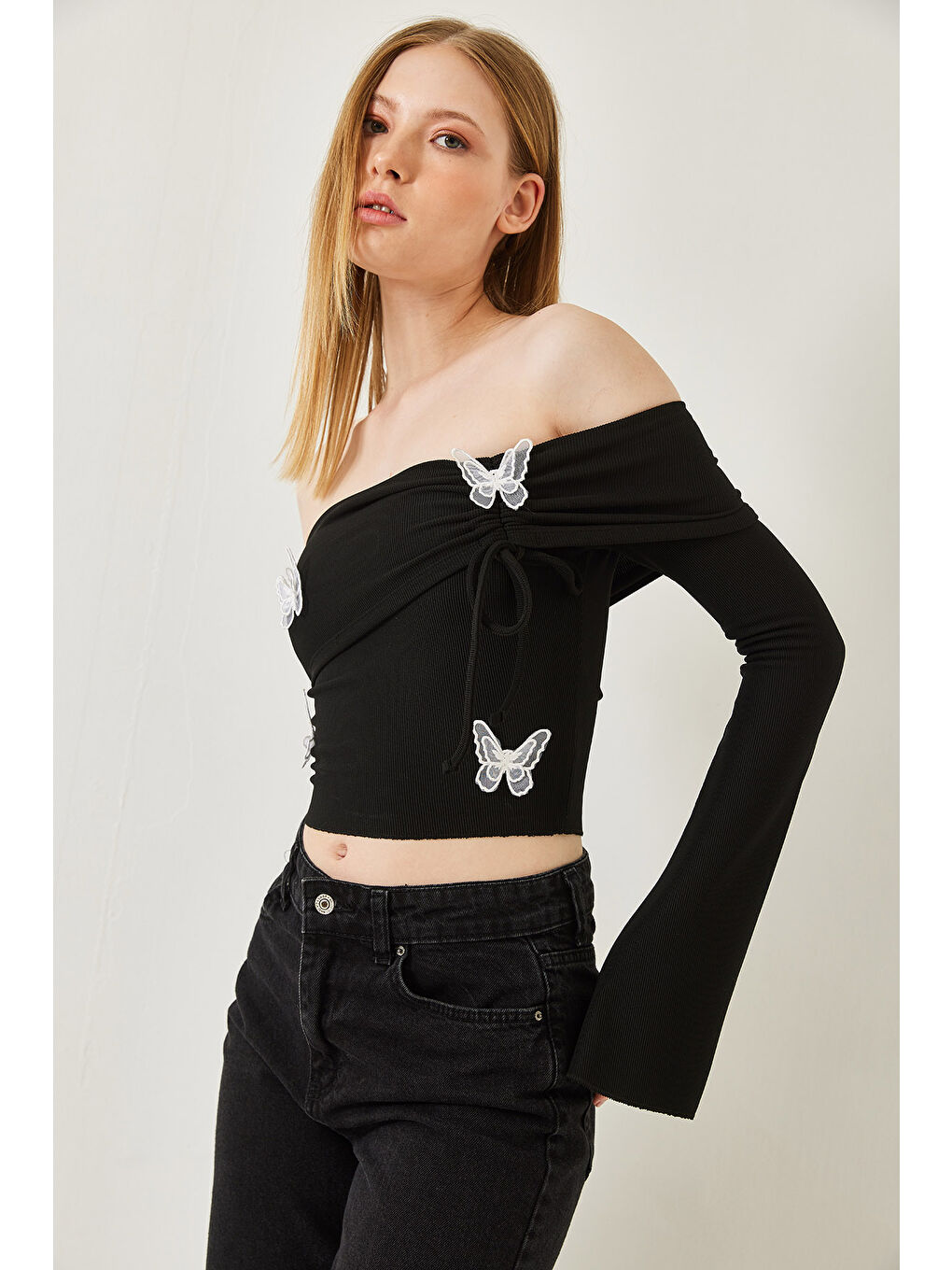 Siyah Kadın Madonna Yaka Kelebek Detaylı Bluz-4