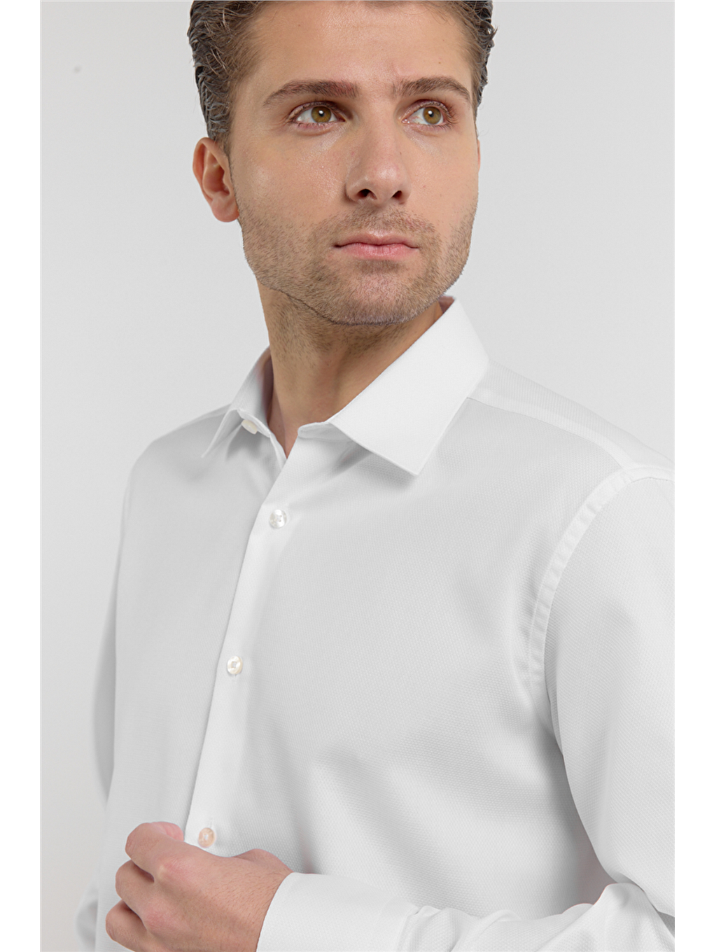 Beyaz Uzun Kol Sert Yaka Kendinden Desenli %100 Pamuk Comfort Fit Gömlek 1004255204-3