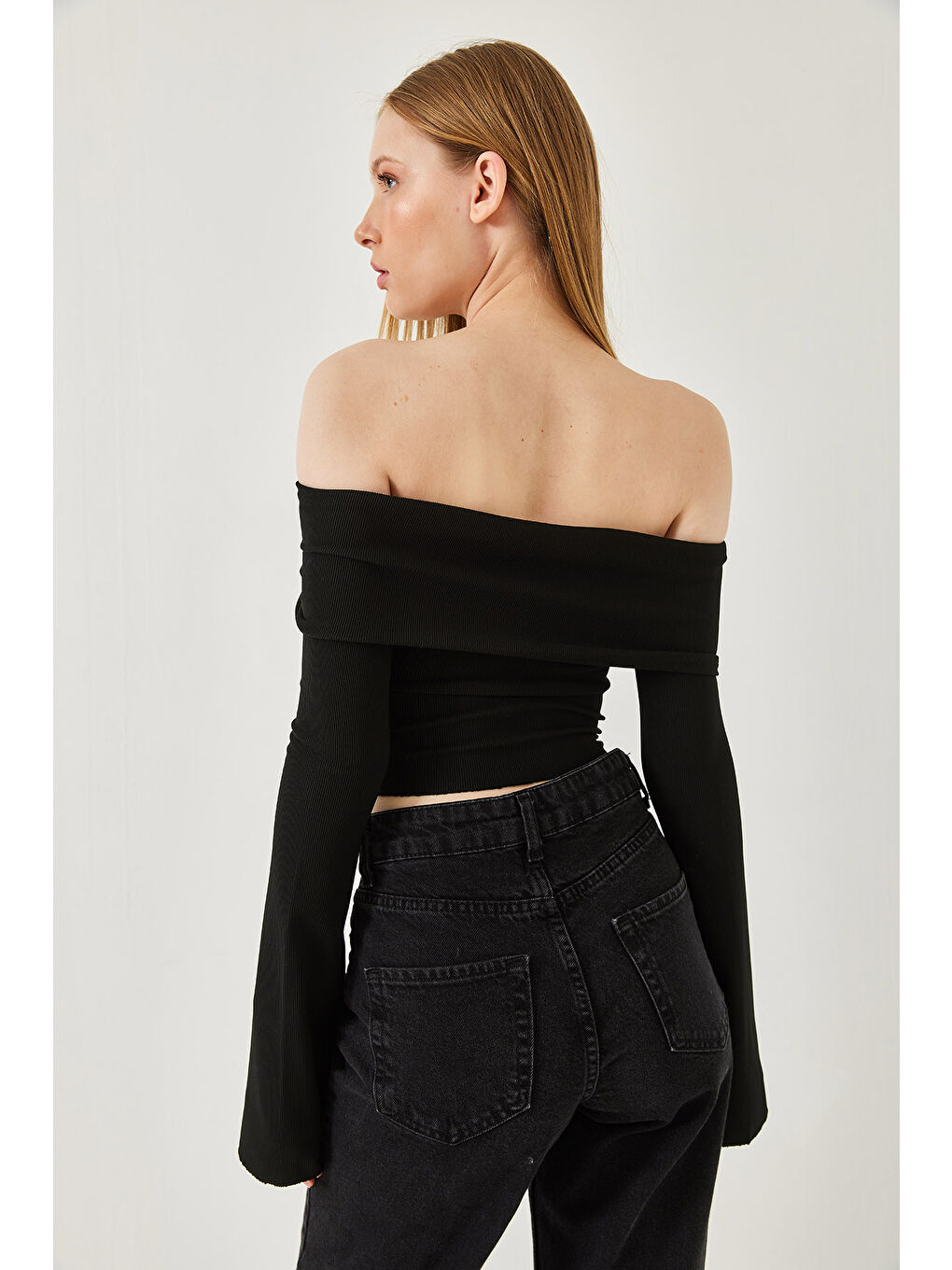 Siyah Kadın Madonna Yaka Kelebek Detaylı Bluz-6