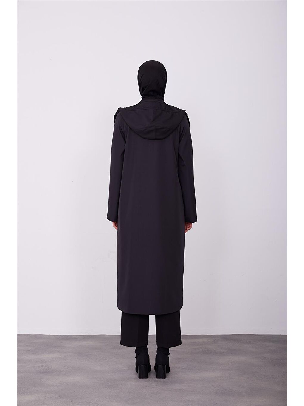 Siyah Kapüşonlu Kap 23K7128-4