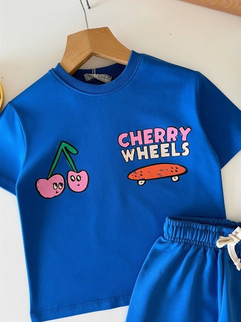 Mavi Kız Çocuk Pamuklu Kiraz Ve Kaykay Baskılı T-Shirt Şort Takım-3