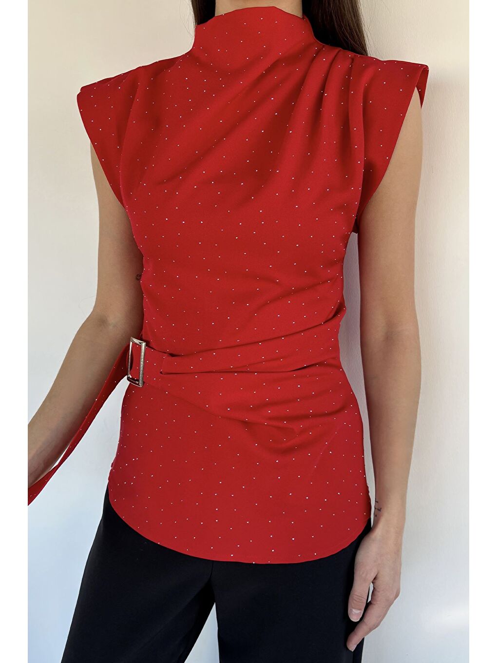 Kırmızı Kadın Taşlı Kemer Detaylı Bluz-1