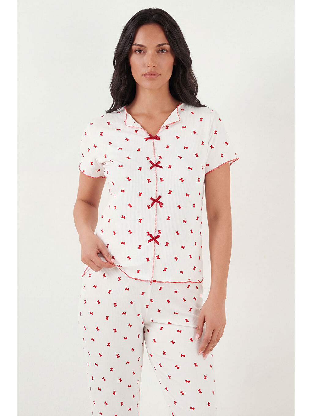 Beyaz Regular Fit Desenli V Yaka Kısa Kollu Pijama Takımı 65770836-4