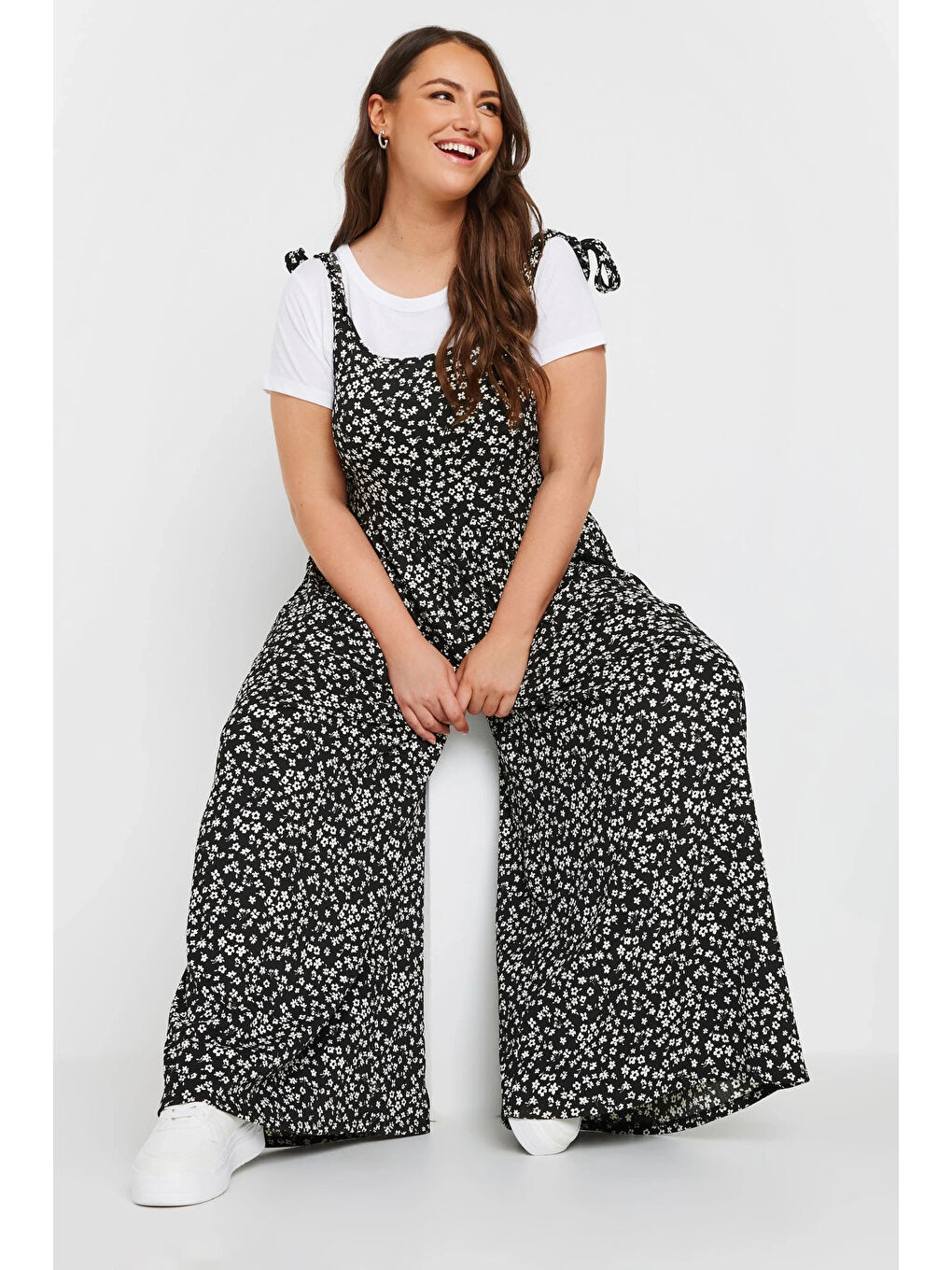 Siyah Büyük Beden Bol Paça Askıları Bağlamalı Çiçek Desenli Maxi Tulum 137986-1