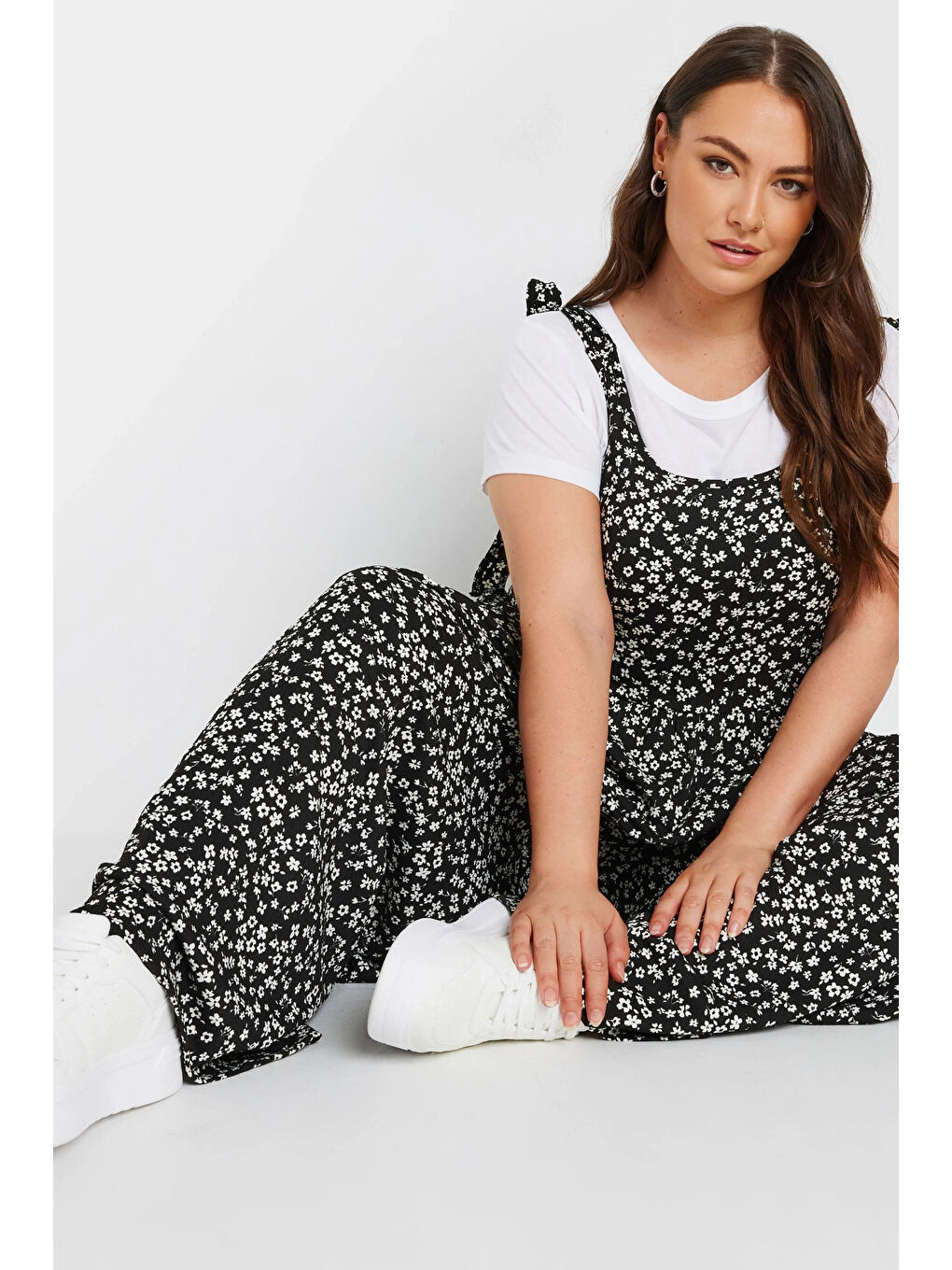 Siyah Büyük Beden Bol Paça Askıları Bağlamalı Çiçek Desenli Maxi Tulum 137986-3