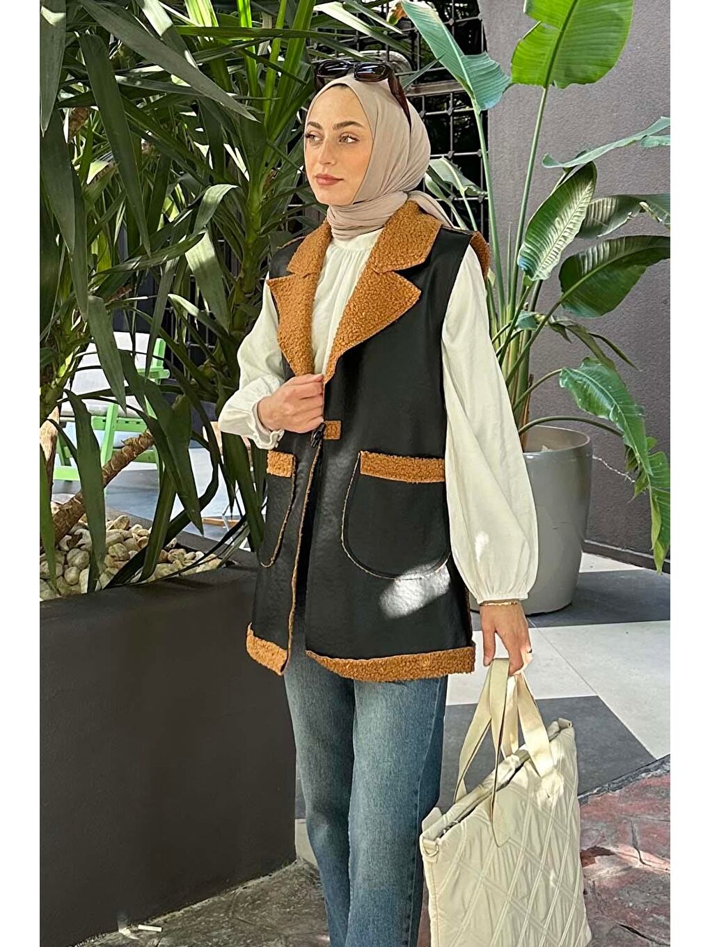 Kahverengi Garnili İçi Kürk Detaylı Deri Yelek Sütlü Kahve-1