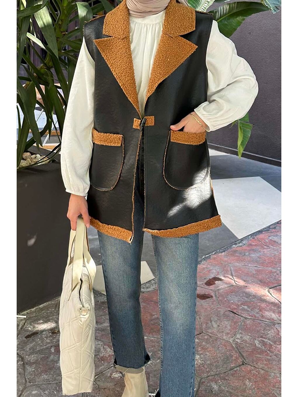 Kahverengi Garnili İçi Kürk Detaylı Deri Yelek Sütlü Kahve-2